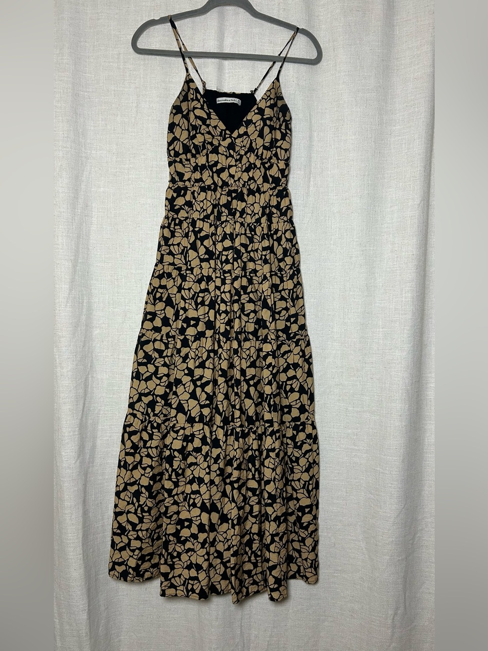 Abercrombie & Fitch Black Maxi Dress with Beige Leaf Print - Picture 2 of 11